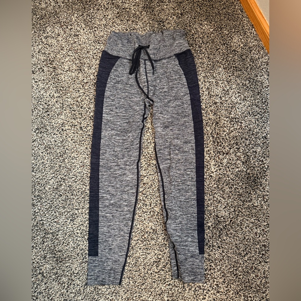PINK Victoria's Secret Gray and Black Leggings